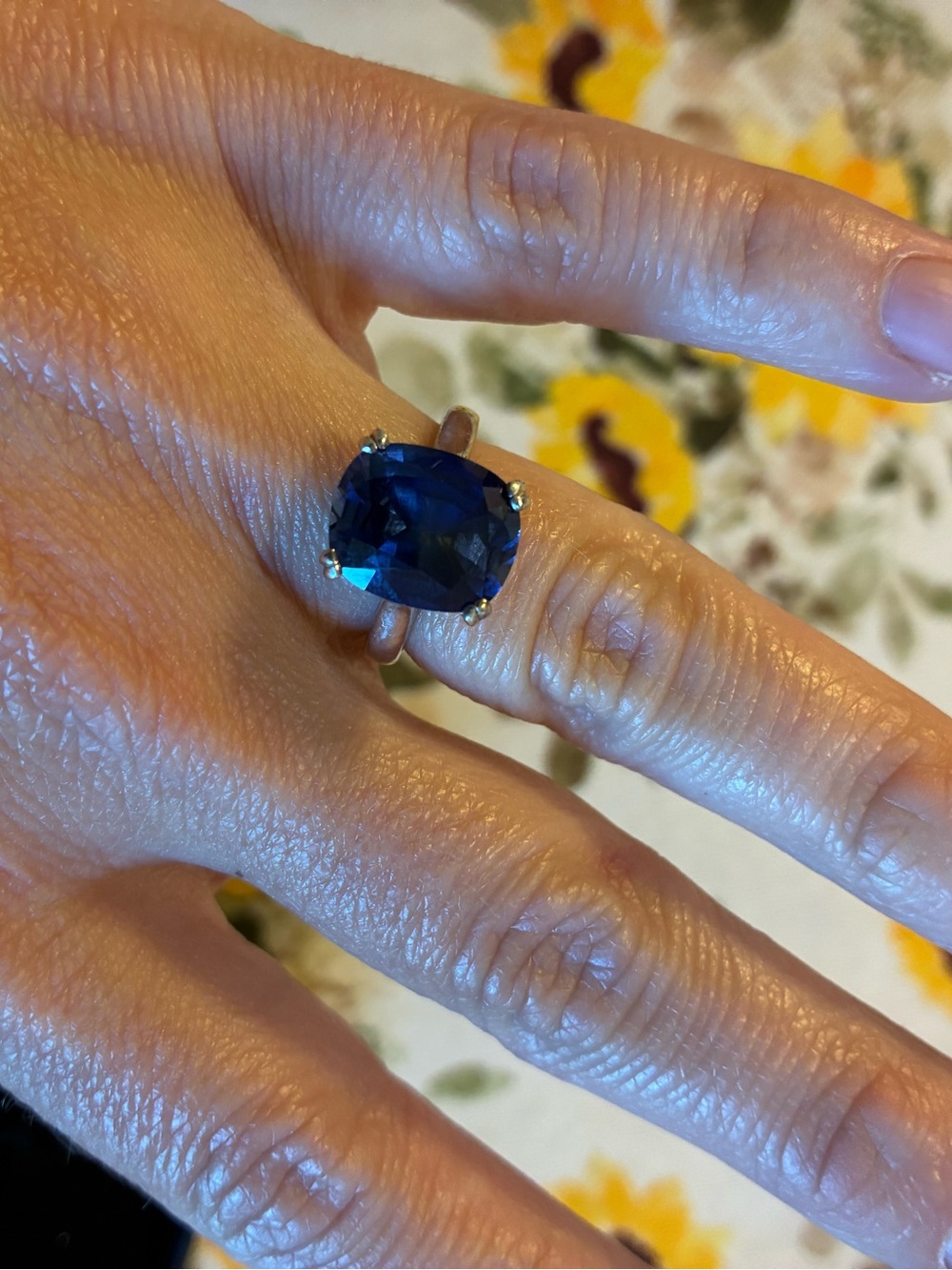 Elegant Deep Blue Cushion-Cut Solitaire Ring